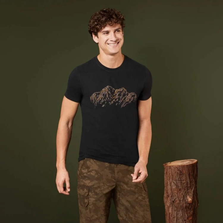 خرید تیشرت مردانه مشکی برند راک تریل جنس نخ و پلی استر نمای تنخور