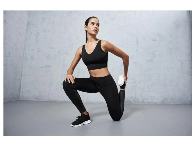 خرید نیم تنه ورزشی زنانه کریویت با پشت باز V شکل، پارچه کشسان و پد متحرک تنخور