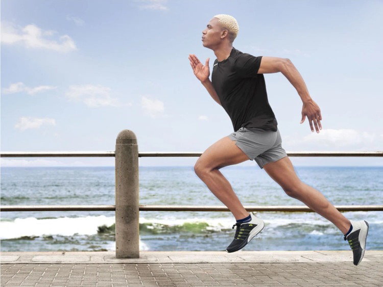 خرید شلوارک ورزشی مردانه طوسی برند Crivit آلمان با جیب زیپی، نوار شبنما و پارچه سبک پلیاستر نمای کامل