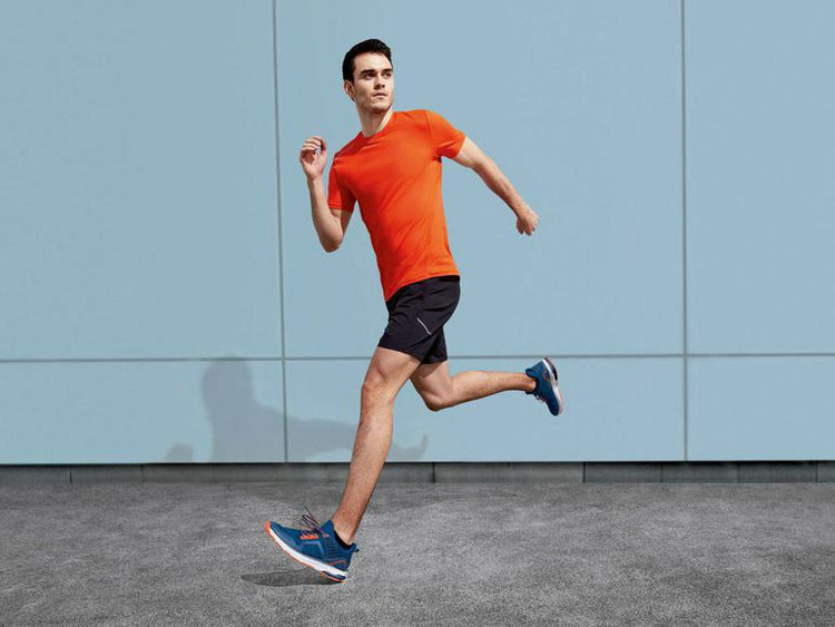 خرید شلوارک ورزشی مردانه مشکی Crivit اصل آلمان | سبک، راحت و باکیفیت نمای تنخور