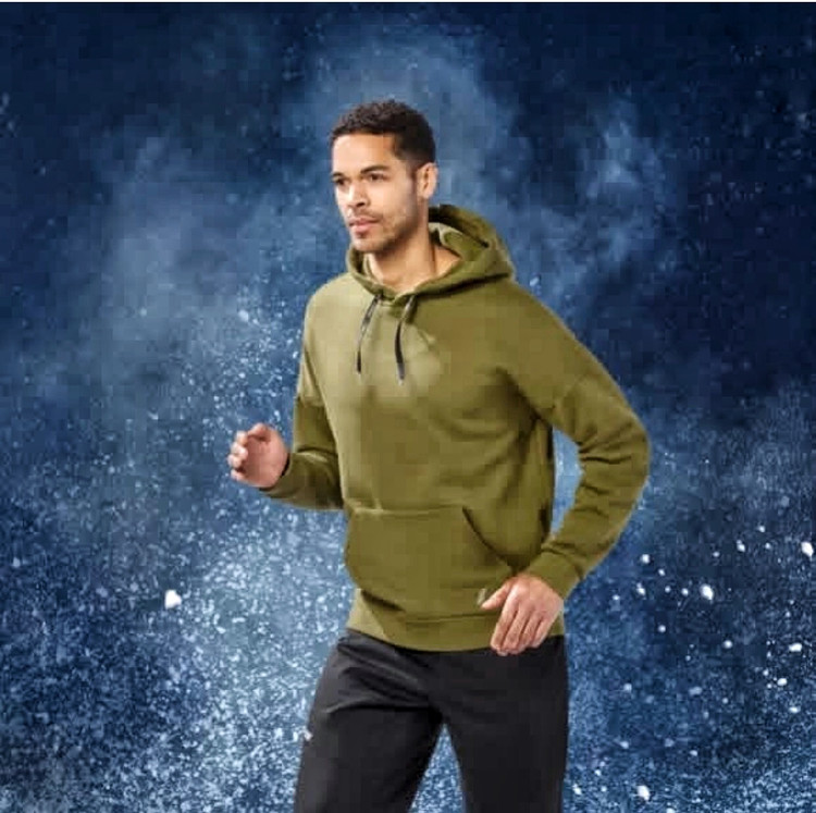 خرید هودی مردانه CRIVIT سبز با پارچه نرم و گرم، کلاه با بند تنظیم و جیب جلو، مناسب استفاده روزمره و فعالیت در هوای آزاد نمای تنخور | صبامی