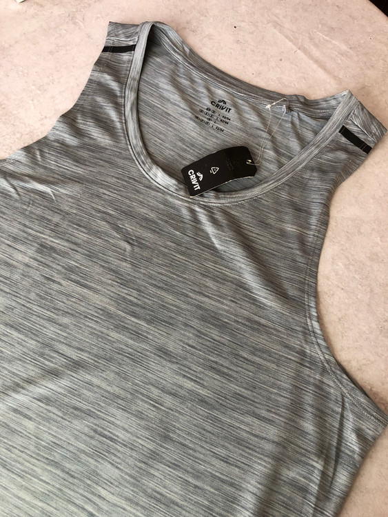 رکابی ورزشی مردانه/برند کریویت آلمان/رنگ توسی/جنس پلی استر/ضد بو و ضد تعریق/صبامی/نمای یقه