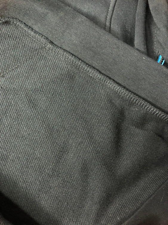 خرید هودی جیب کانگورویی زمستانی مردانه مشکی برند Crivit مناسب پاییز و زمستان نمای پارچه | صبامی