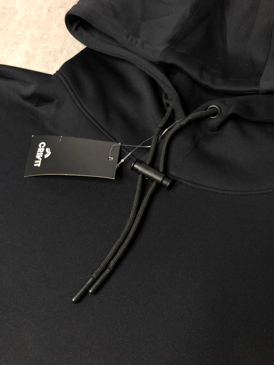 خرید هودی مردانه Crivit مشکی با پارچه تریکوی ضخیم و جیب کانگرو، کلاه با بند قابل تنظیم، مناسب استفاده روزمره و ورزش سبک نمای یقه | صبامی