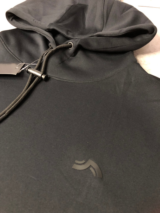 خرید هودی مردانه Crivit مشکی با پارچه تریکوی ضخیم و جیب کانگرو، کلاه با بند قابل تنظیم، مناسب استفاده روزمره و ورزش سبک نمای مارک | صبامی