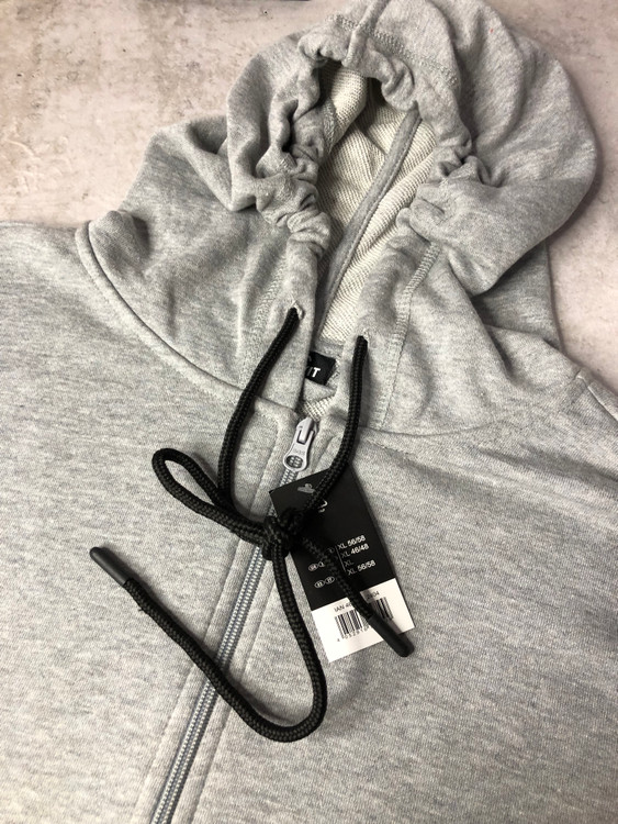 خرید سویشرت مردانه کریویت با طراحی ساده، راحت و کیفیت بالا نمای یقه | صبامی