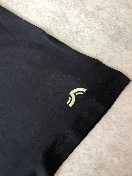 خرید تاپ زنانه ورزشی کریویت مشکی پلی استر و الاستان نمای مارک | صبامی