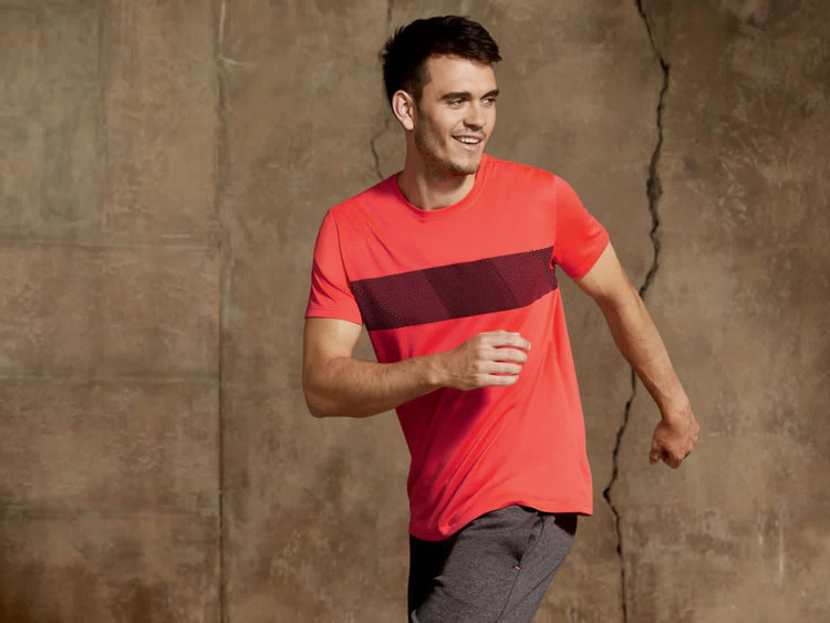 خرید تیشرت ورزشی مردانه/ سبک و تنفس پذیر/ رنگ نارنجی/ نمای تنخور | صبامی