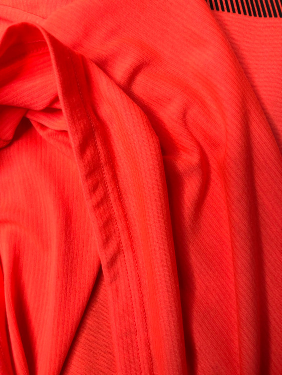 خرید تیشرت ورزشی مردانه/ سبک و تنفس پذیر/ رنگ نارنجی/ نمای پارچه | صبامی