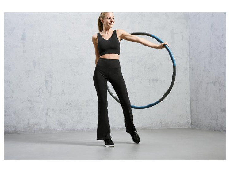 خرید شلوار ورزشی زنانه دمپا گشاد مشکی CRIVIT با پارچه کشی | صبامی | نمای تنخور